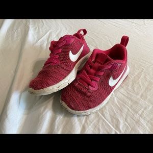 8c pink Nike Sneakers